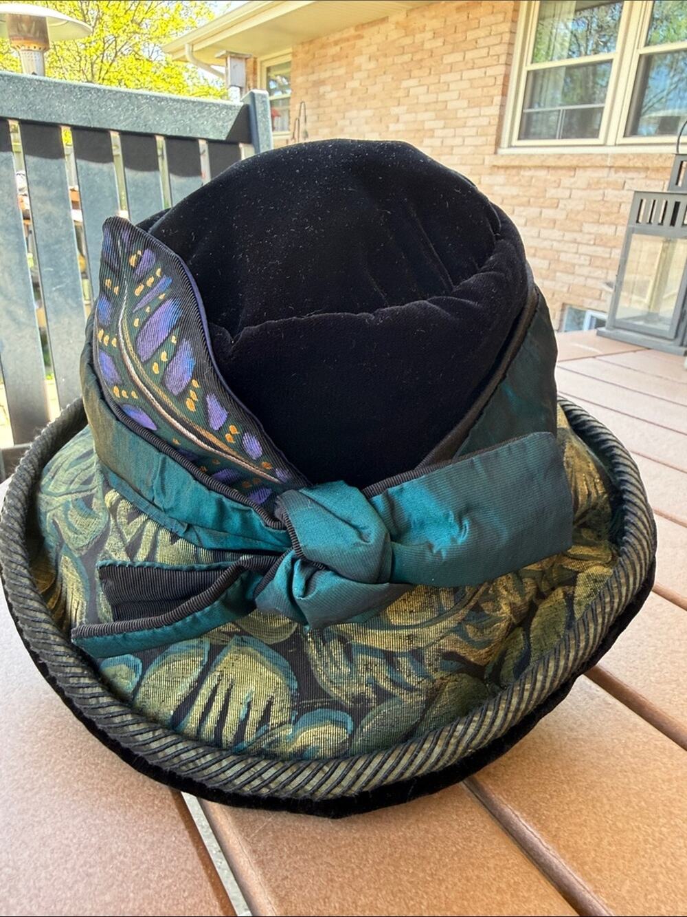 Art Velvet Bucket Hat Black Blue Purple